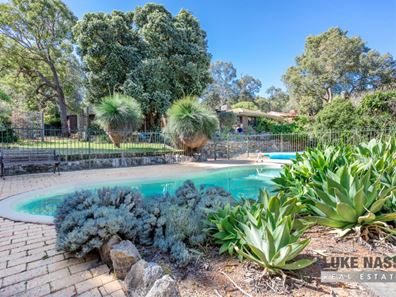 5 Valley View Road, Roleystone WA 6111