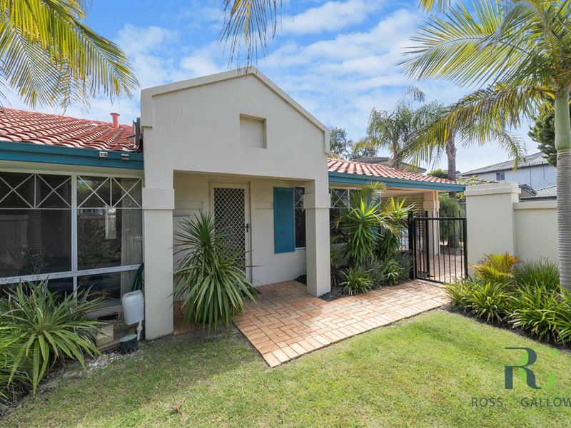 2/4 Groves Avenue, Attadale