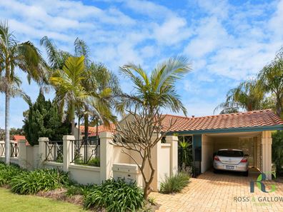 2/4 Groves Avenue, Attadale WA 6156