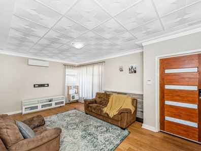 33 HOWES CRESCENT, Dianella WA 6059