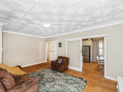 33 HOWES CRESCENT, Dianella WA 6059