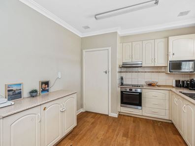 33 HOWES CRESCENT, Dianella WA 6059