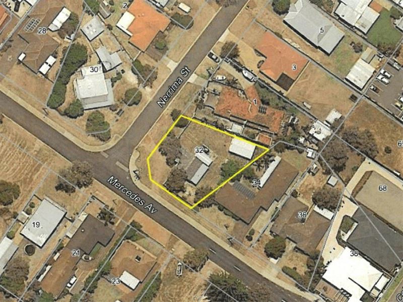 32 Mercedes Avenue, Falcon