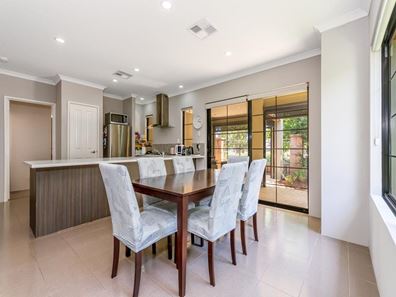 3/18 Bluestone Loop, Piara Waters WA 6112
