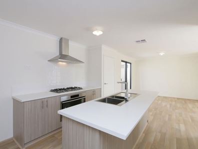 1a Milagro Fairway, Seville Grove WA 6112