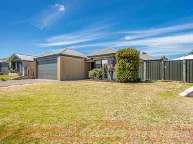 4B Hatfield Way, Millbridge WA 6232