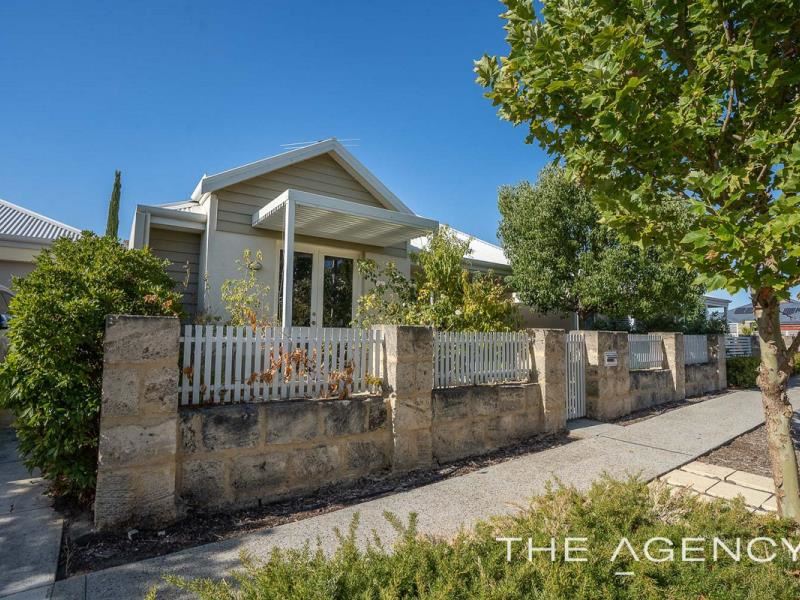 4 Angelica Way, Atwell WA 6164