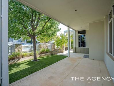 4 Angelica Way, Atwell WA 6164