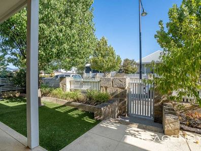 4 Angelica Way, Atwell WA 6164