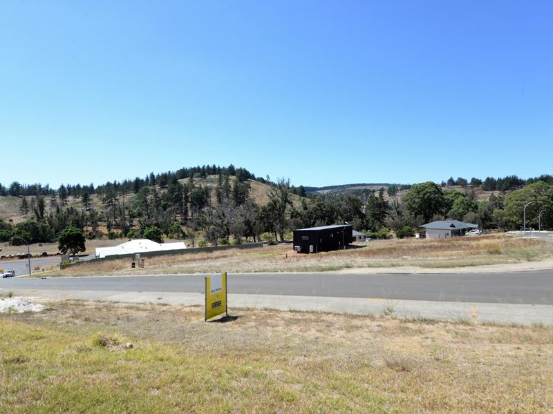 14 Hitchcock Drive, Nannup