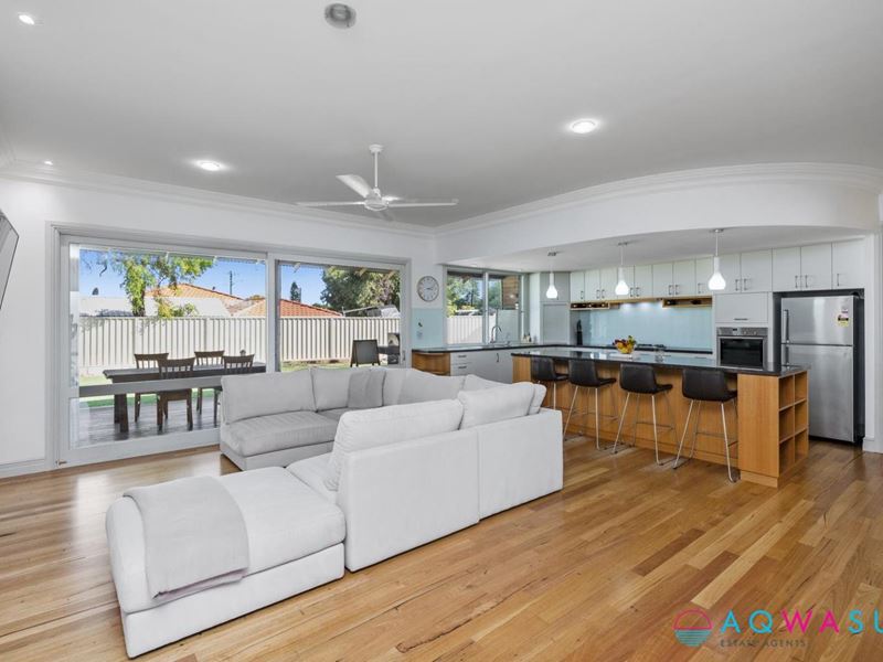 24 Wooleen Street, Golden Bay