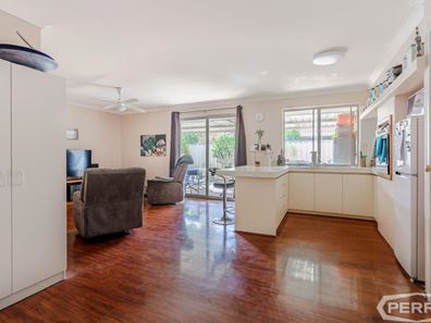 1B Jasmine  Place, Halls Head WA 6210