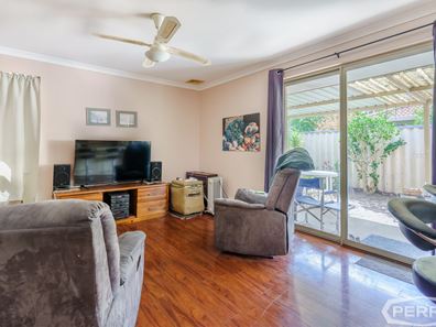 1B Jasmine  Place, Halls Head WA 6210