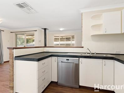 18 Scrivener Place, Halls Head WA 6210