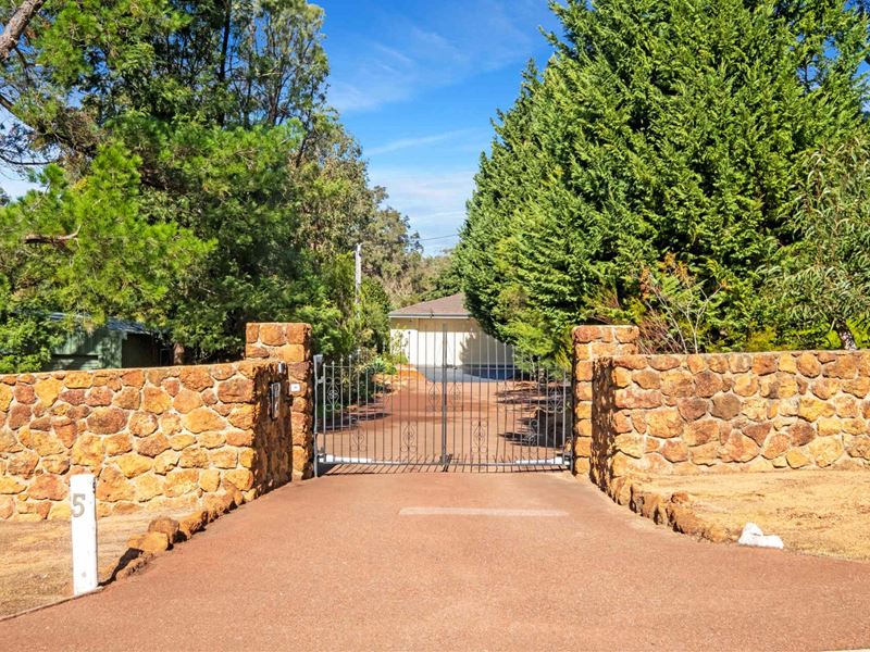 5 Carmel Road East, Carmel