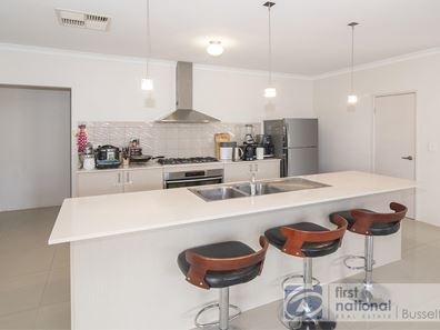 4 Toulon Way, Yalyalup WA 6280