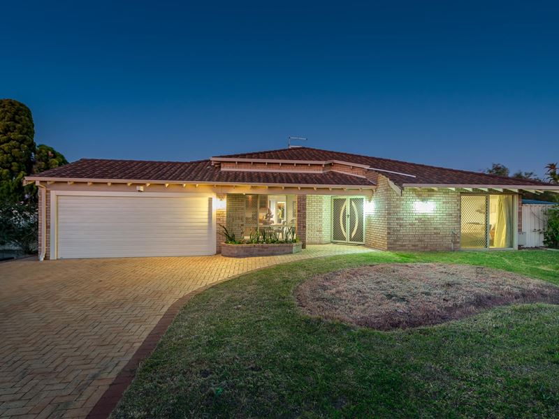 2 Castleroy Place, Connolly WA 6027