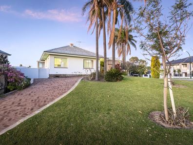 20 Boronia Crescent, City Beach WA 6015