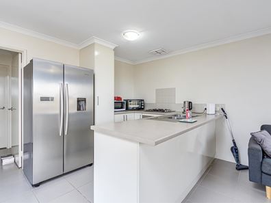 8/6 Chipping Crescent, Butler WA 6036