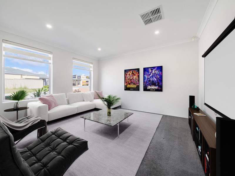 1 Covent Fairway, Pearsall