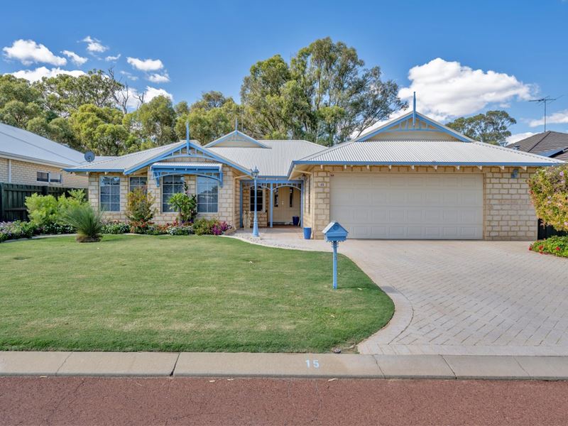 15 Mayfair Mews, Meadow Springs