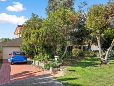 18 Venus Way, Hillarys WA 6025