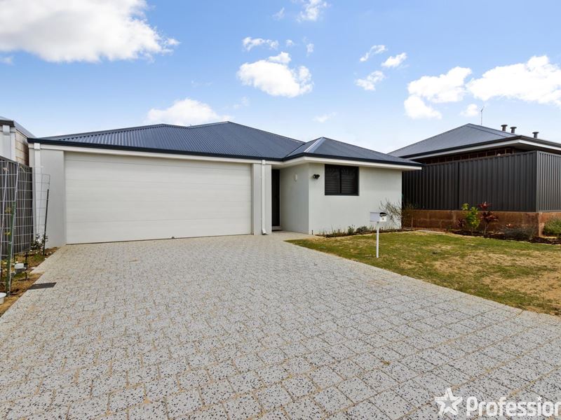 4 Pavarotti Vista, Hammond Park WA 6164