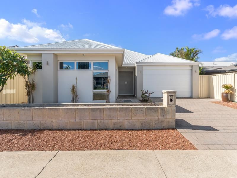 32 Bayonne  Corner, Piara Waters WA 6112