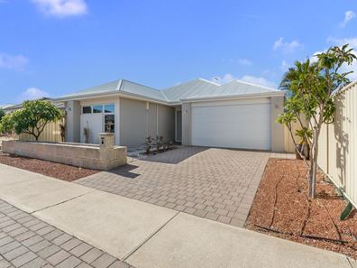 32 Bayonne  Corner, Piara Waters WA 6112