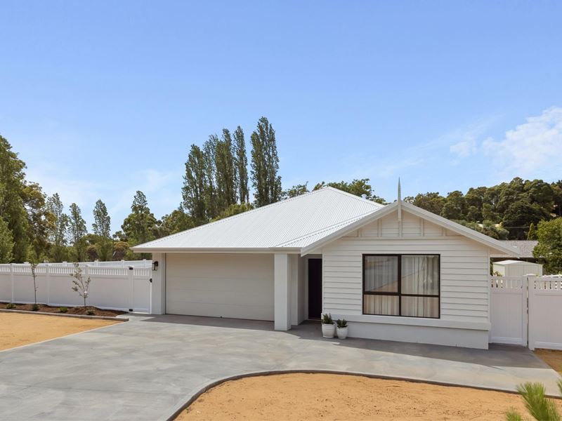 95 Welshpool Road East, Lesmurdie WA 6076