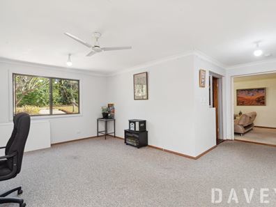 10 Colac Way, Duncraig WA 6023