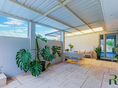 4 Bowling Place, Melville WA 6156