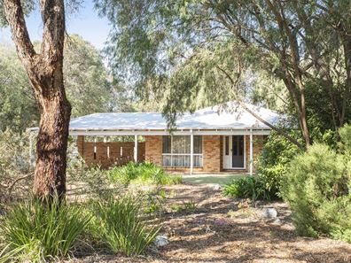 8 Kalgaritch Avenue, West Busselton WA 6280