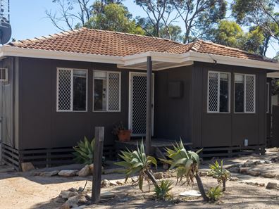 14 Snell Street, Merredin WA 6415