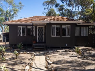 14 Snell Street, Merredin WA 6415