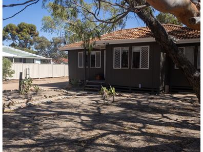 14 Snell Street, Merredin WA 6415