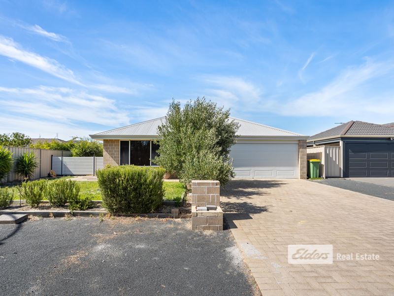12 Blechynden Turn, Capel