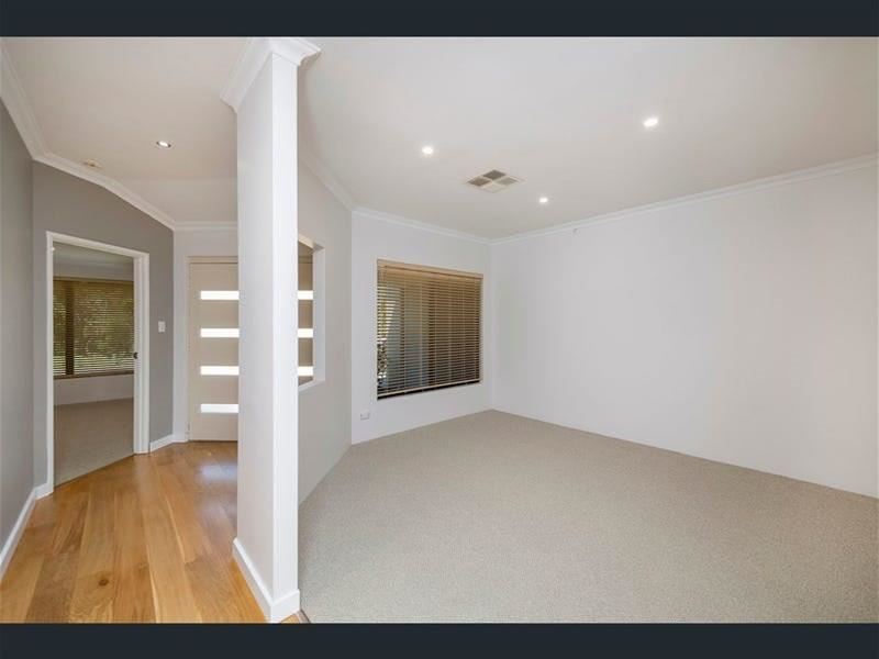 64 Buttercup Parkway, Halls Head WA 6210