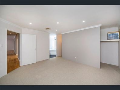 64 Buttercup Parkway, Halls Head WA 6210
