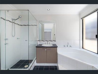64 Buttercup Parkway, Halls Head WA 6210