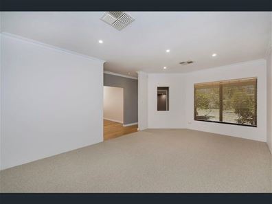 64 Buttercup Parkway, Halls Head WA 6210