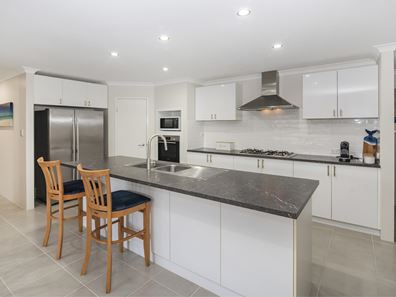 7 Provincia Parade, Yalyalup WA 6280