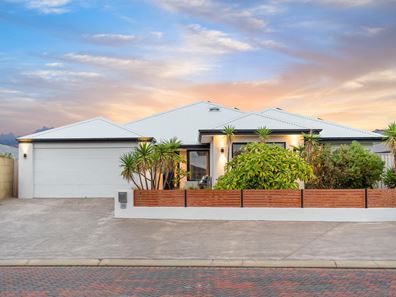 30 Barrenjoey Parkway, Secret Harbour WA 6173