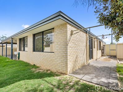 9 Carbine Drive, Wattle Grove WA 6107