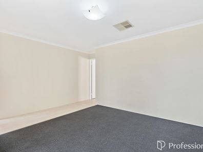 9 Carbine Drive, Wattle Grove WA 6107