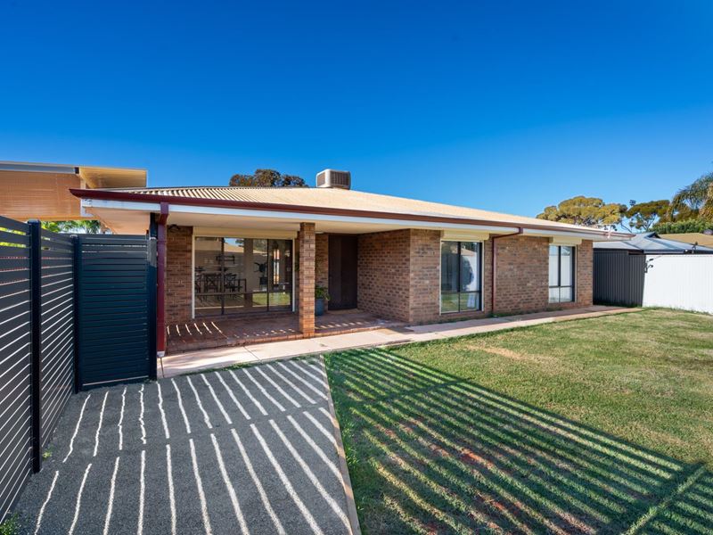 15 Robertson Street, West Lamington