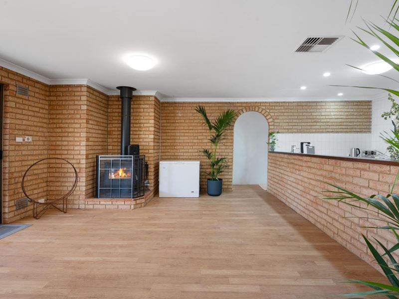15 Robertson Street, West Lamington WA 6430