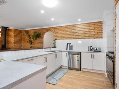 15 Robertson Street, West Lamington WA 6430