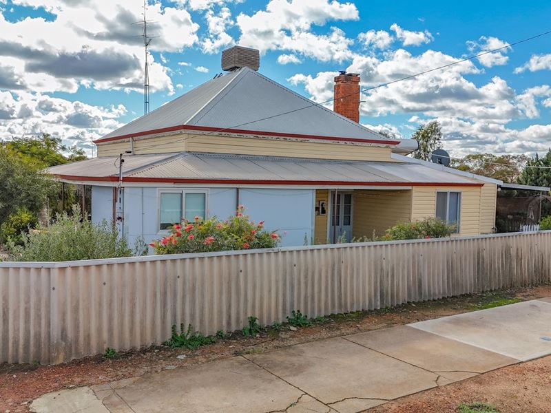 10 Lockyer Street, Goomalling WA 6460