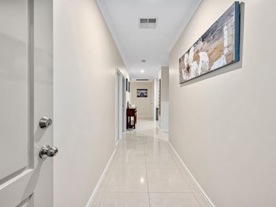 4 Loseto Link, Piara Waters WA 6112